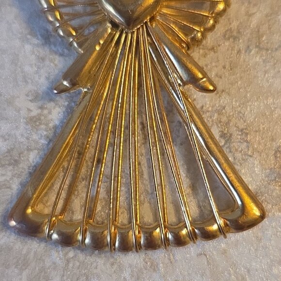 Angel Christmas Pin Brooch Signed TC Vintage 90s Gold-tone - Picture 3 of 6